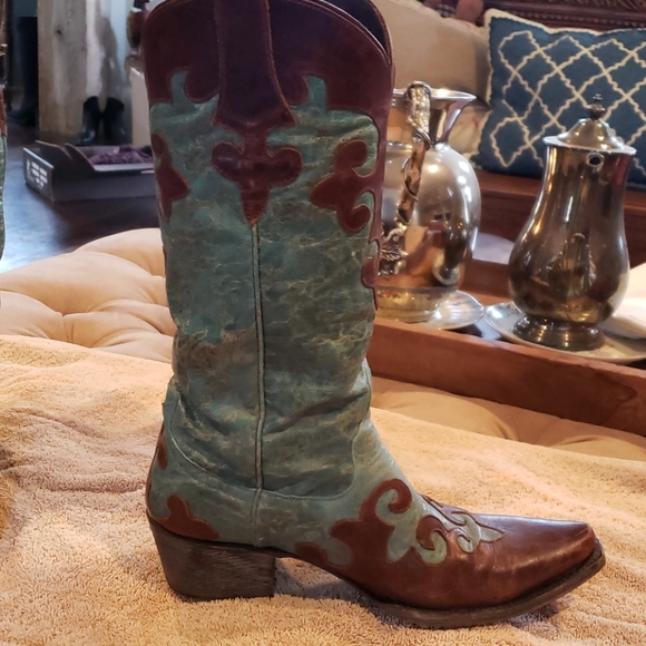 Boots - Picture 2 of 5